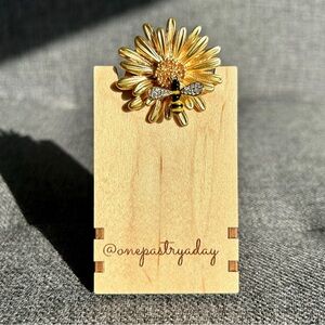 Sunflower + Bee Rhinestone Fashion Brooch, Pin, Bling, Sparkly, Gold, Black